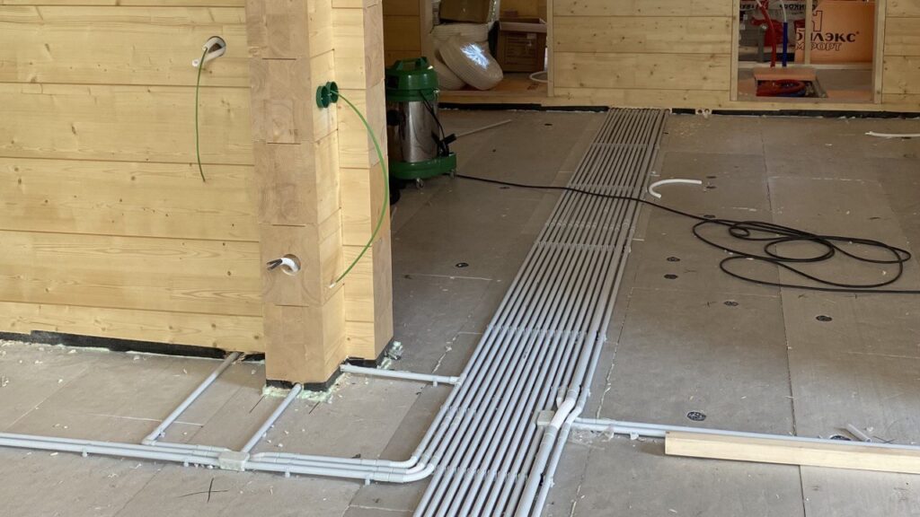 Экономим на отоплении электричеством: как умный дом в 500 км от города управляет климатом • Журнал об Эффективном Доме Кабельные трассы дома выходного дня / Фото: Гуревич Владимир